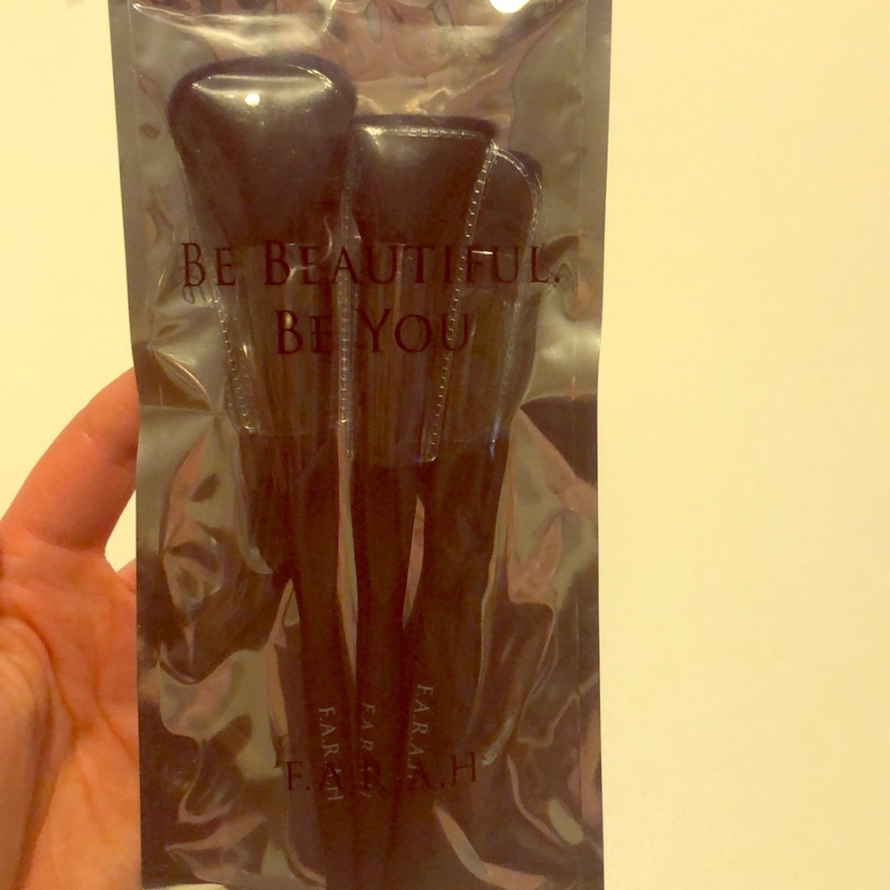 F.A.R.A.H Brush set